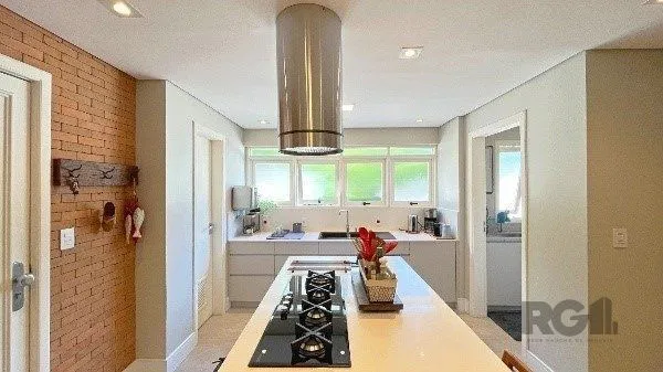 Imagem Apartamento de 200m², 4 quartos, 1 suíte e 4 vagas - Moinhos de Vento