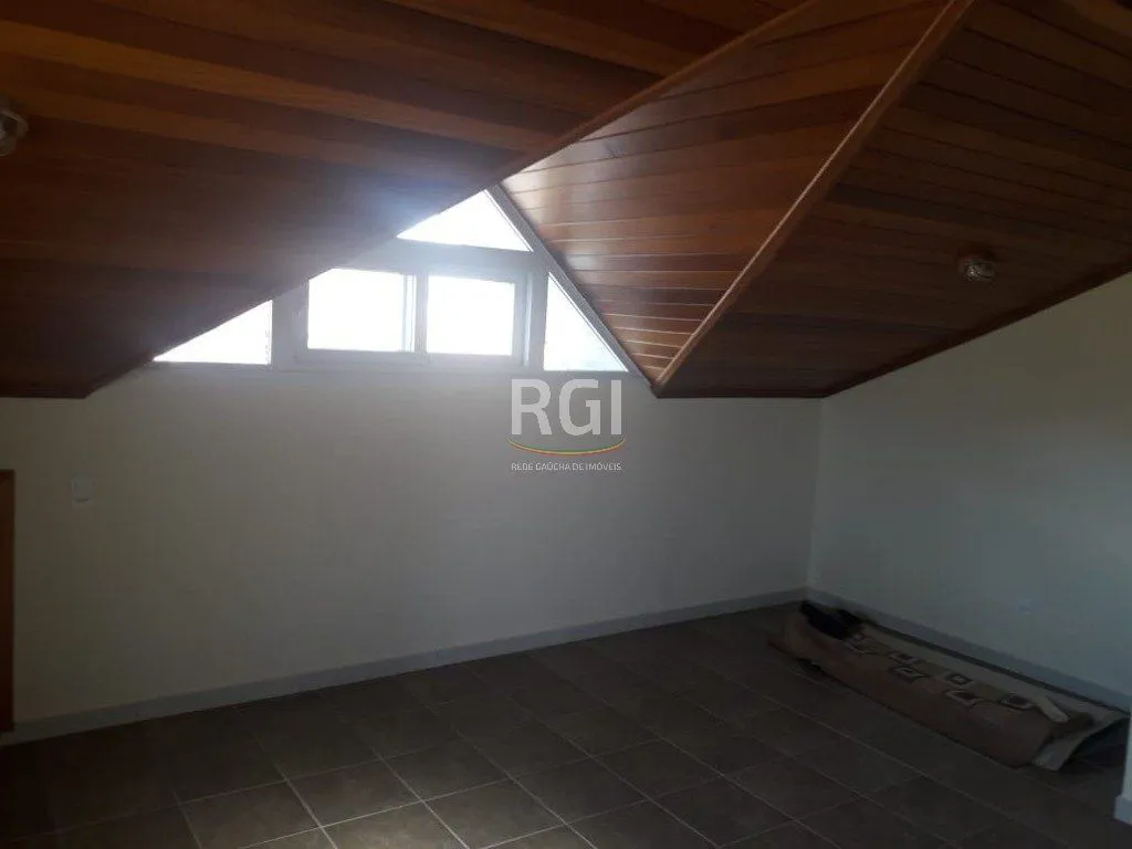 Imagem Sobrado para Venda - 245m², 4 dormitórios, sendo 1 suites, 3 vagas - Jardim Itu
