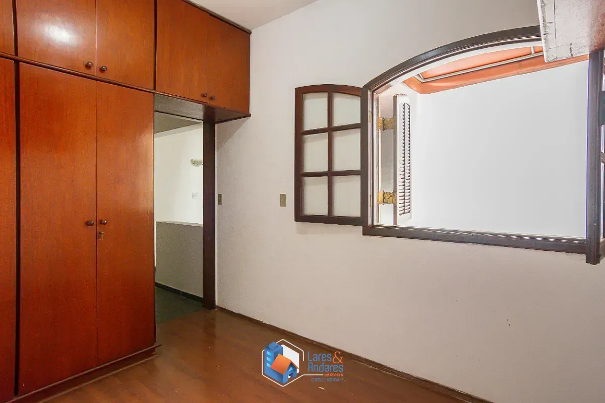 Imagem Sobrado para venda em Conjunto Residencial Butantã com 5 quartos, sendo 2 suítes, 187m²