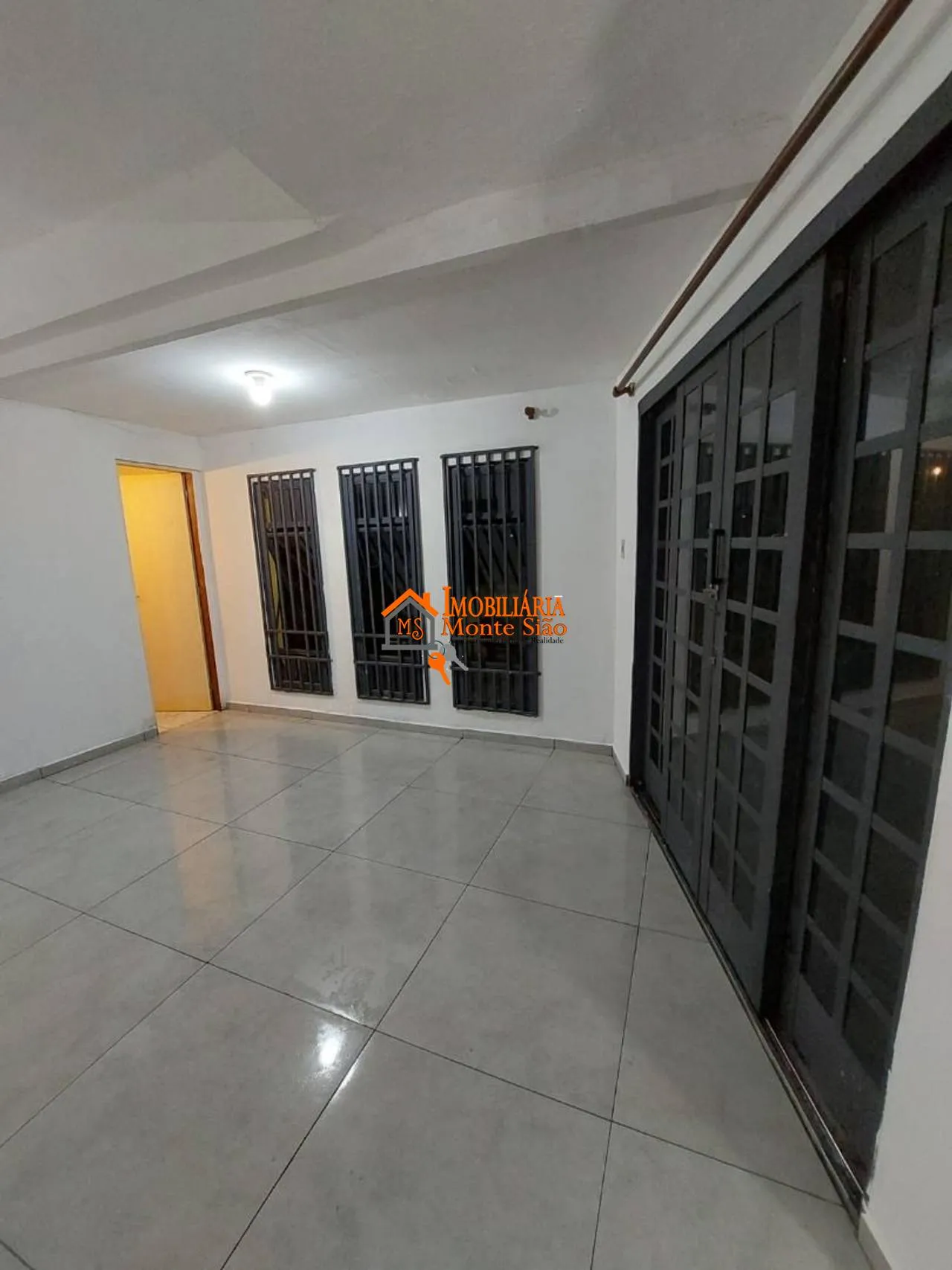 Imagem Casa com 4 dormitórios para alugar, 200 m² por R$ 3.210,00/mês - Jardim Presidente Dutra - Guarulhos/SP