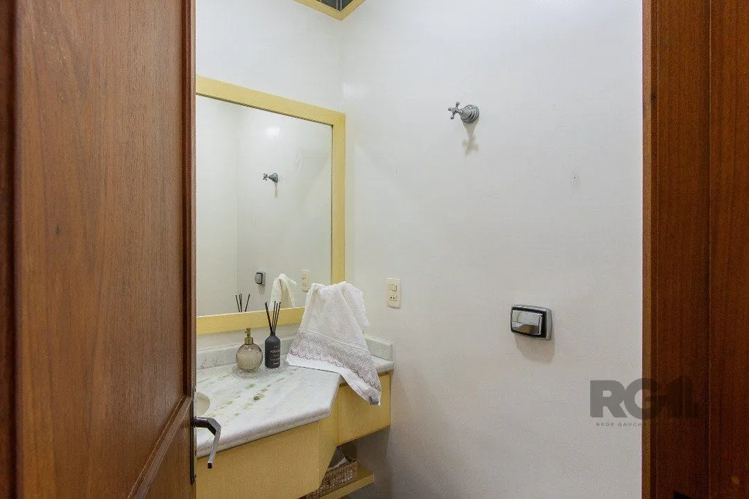 Imagem Casa em condomínio à venda, 4 quartos, 2 suites, 2 vagas - Bairro Tristeza