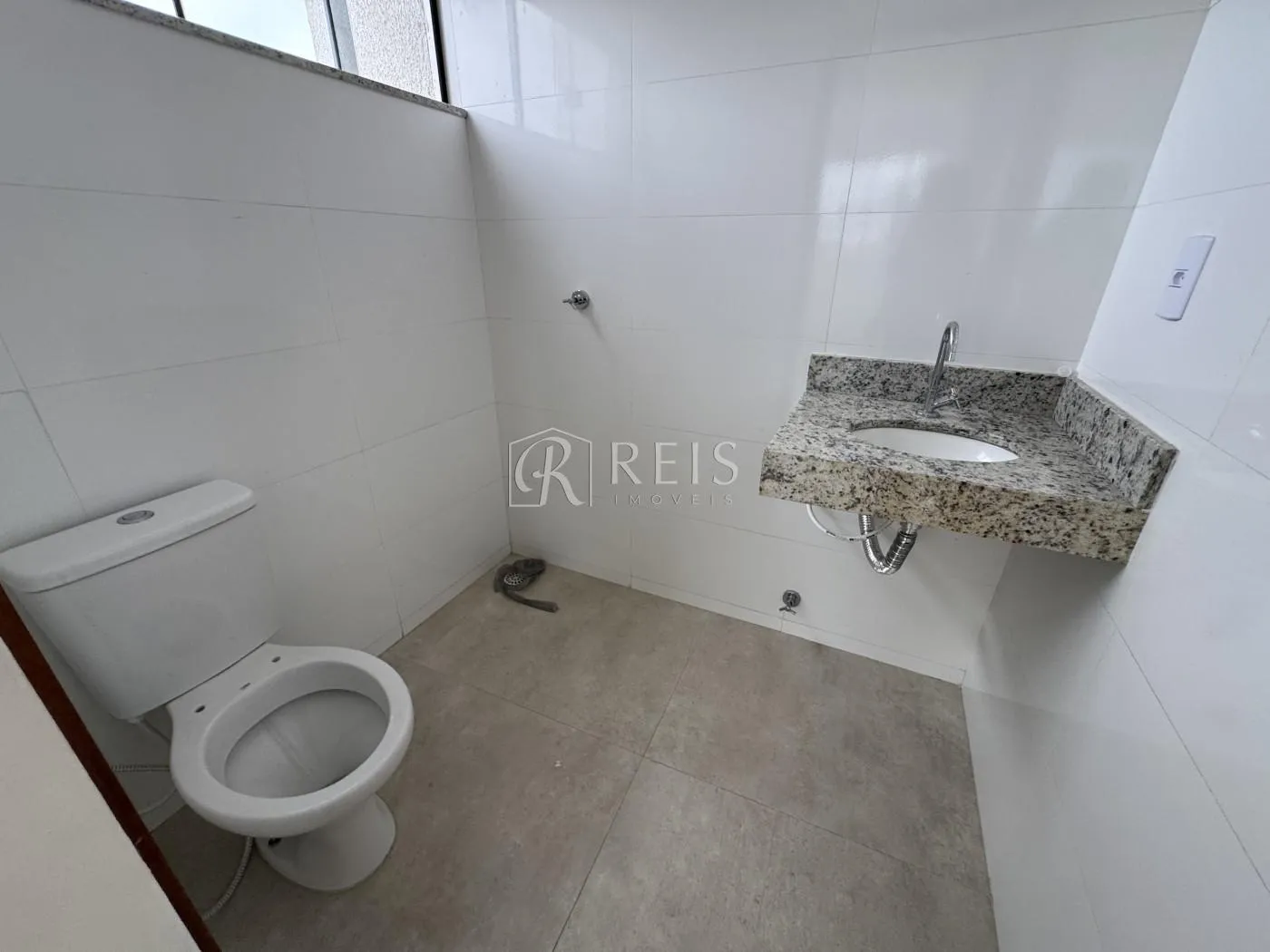 Imagem Sala Comercial para Locação em Rio das Ostras, Village Rio das Ostras, 1 banheiro