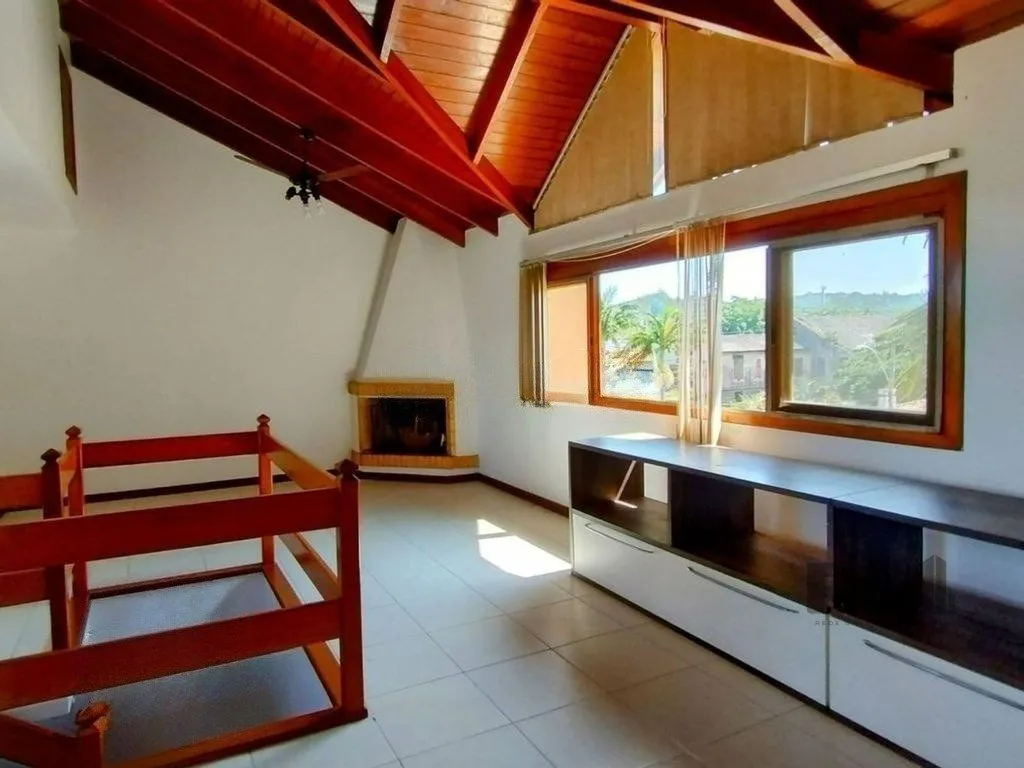 Imagem Casa de 3 dormitórios no bairro Ipanema - Porto Alegre