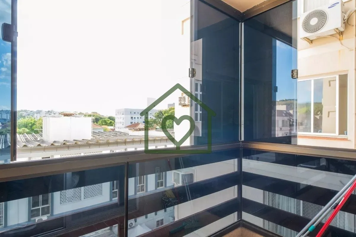 Imagem Apartamento mobiliado de 1 dormitório à venda no Bairro Glória, em Porto Alegre.
Imóvel recentem...