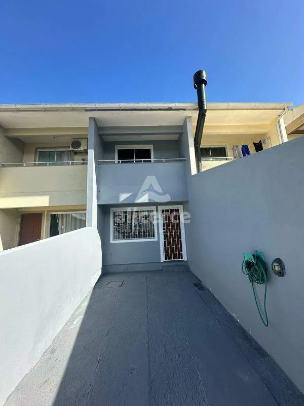 Imagem Sobrado com 2 Dormitórios no Bairro Bela Vista - Conforto e Praticidade em Palhoça