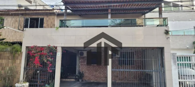 Casa de 5 quartos à venda, localizada na Encruzilhada - Recife/Pernambuco.