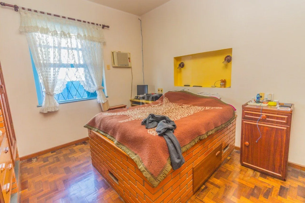 Imagem Casa para Venda - 165m², 3 dormitórios, 4 vagas - Santa Tereza