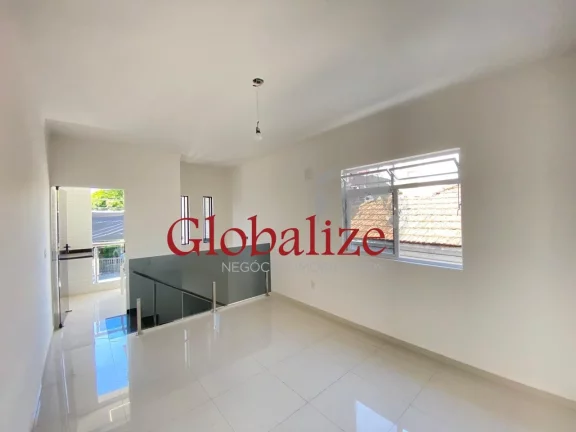 Imagem Linda casa à venda com 2 dormitórios sendo 1 suíte por R$ 660.000,00