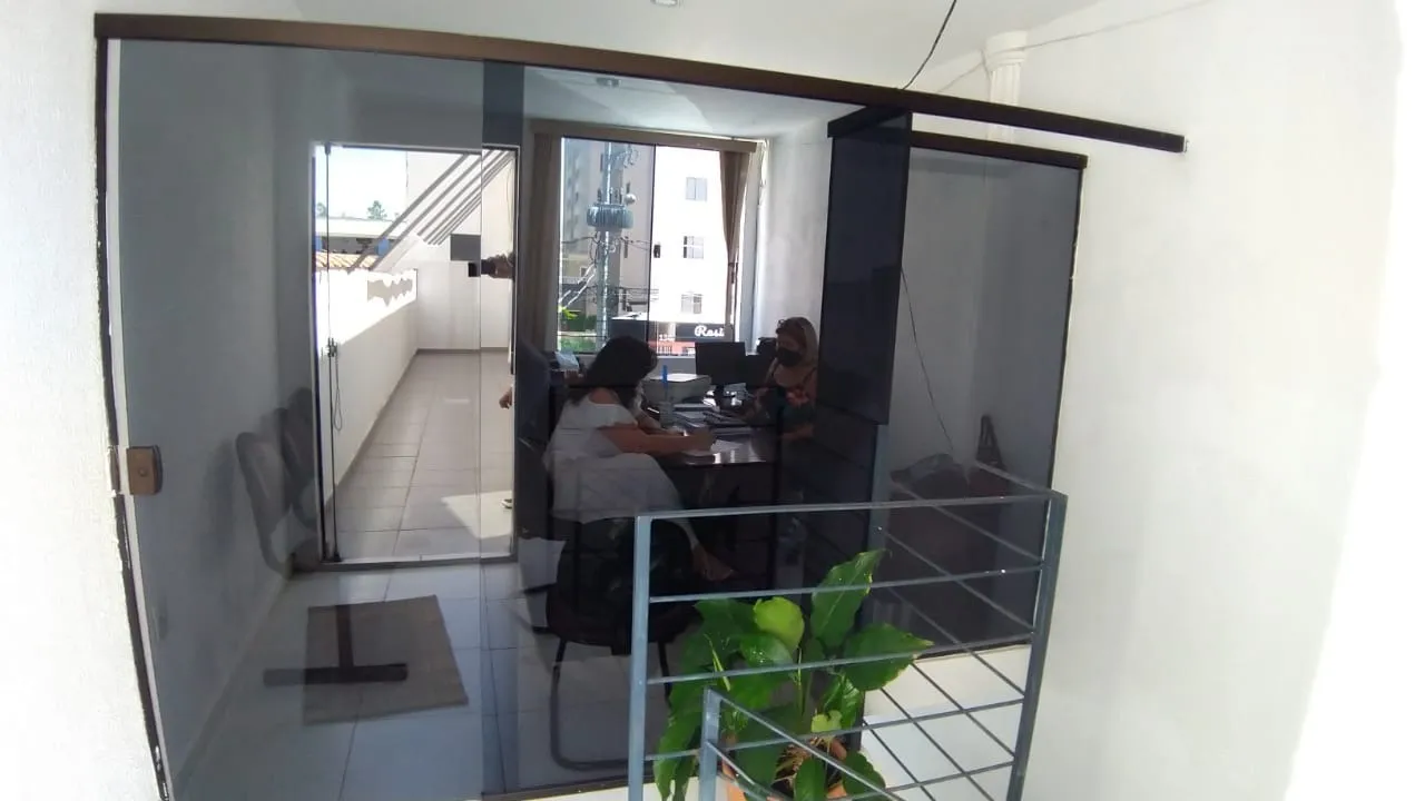 Imagem Sobrado comercial à venda em Sorocaba-SP, Jardim Nova Manchester: 3 salas, 5 banheiros, 3 vagas, 550m². Confira já!