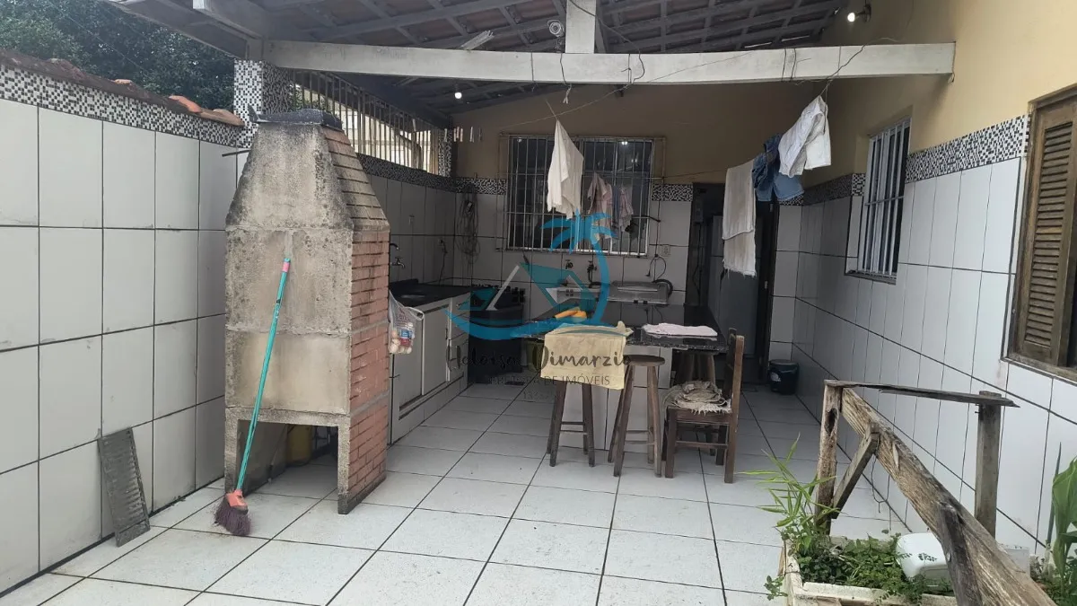 Imagem Excelente imóvel para investidor no Perequê-açu a apenas 250m do mar: 02 casas térreas, entrada por ruas separadas