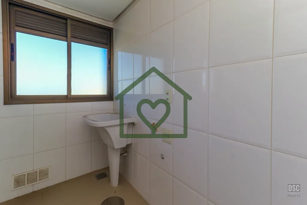 Imagem Descubra o seu novo lar no coração da Região Sul do Brasil! Este apartamento de 138m², localizad...
