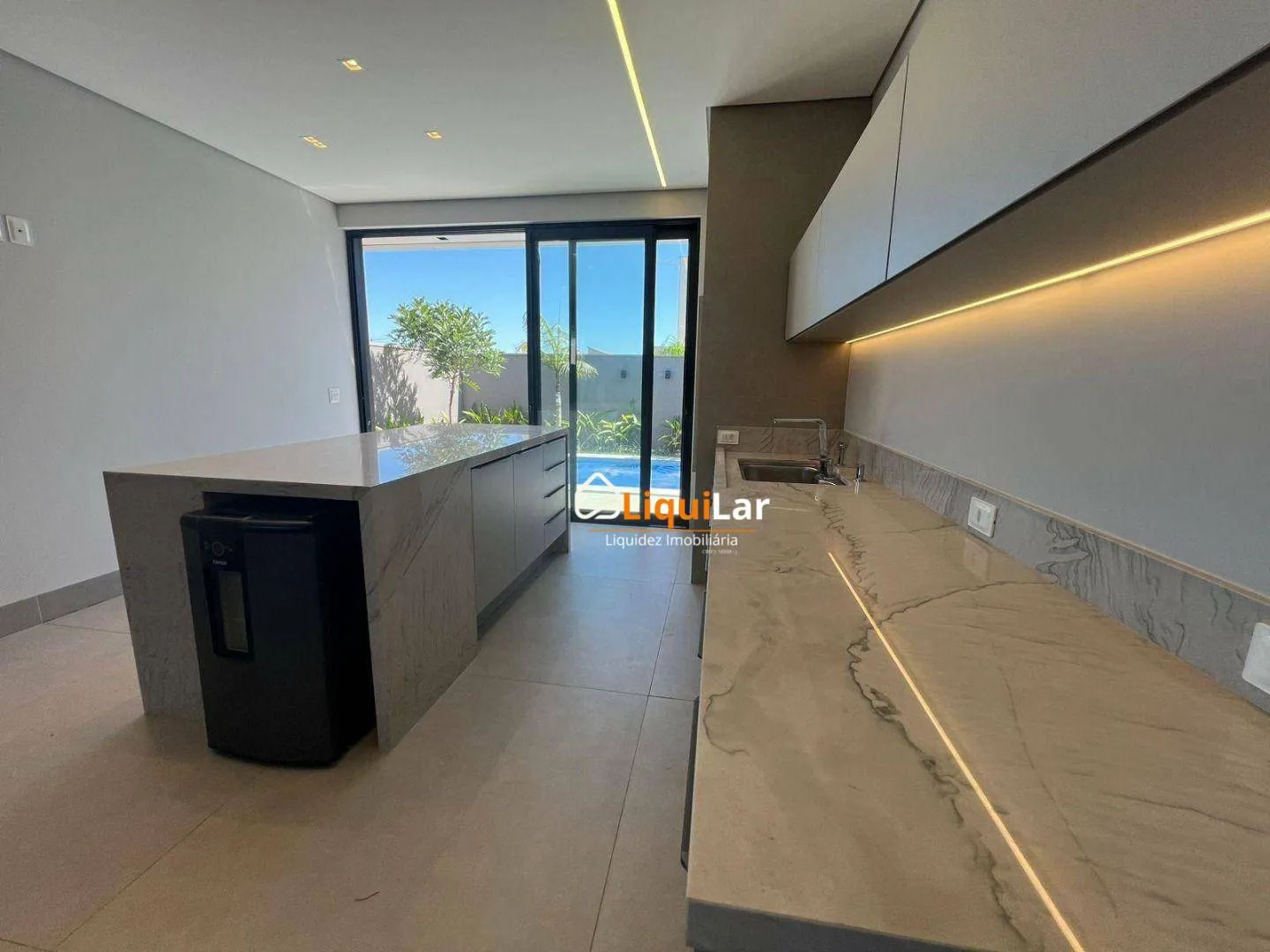 Imagem Casa Térrea de Alto Padrão com 3 Suítes, Espaço Gourmet e Piscina Aquecida