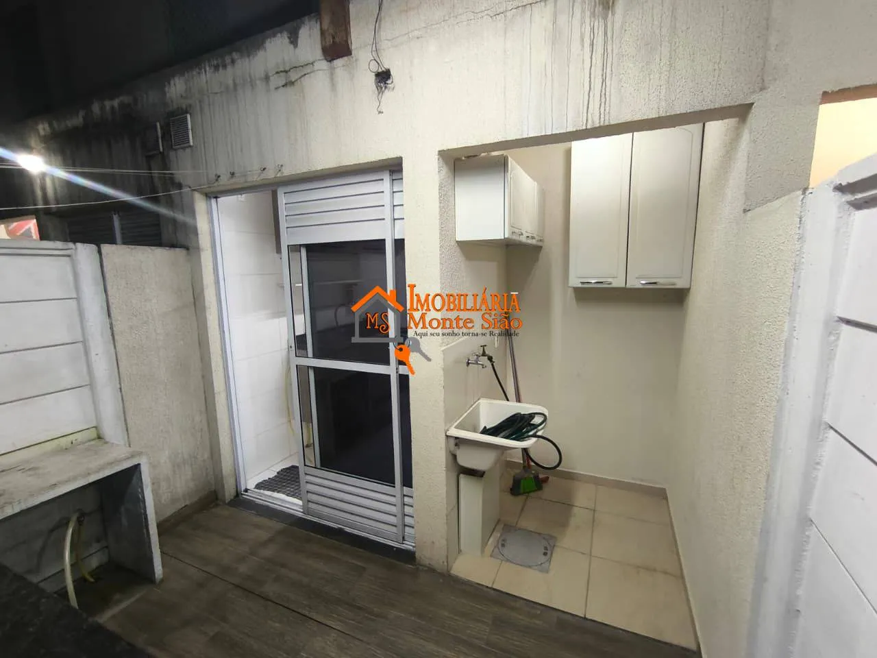 Imagem Sobrado com 2 dormitórios para alugar, 54 m² por R$ 2.614,00/mês - Água Chata - Guarulhos/SP
