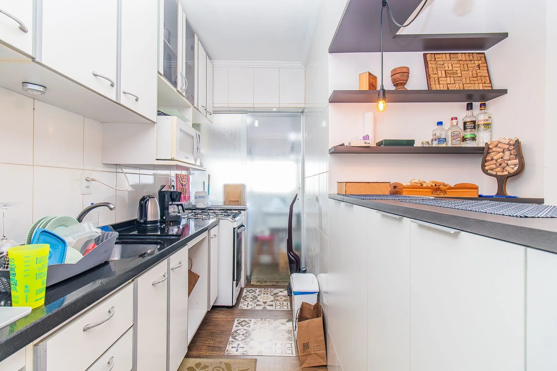 Imagem Amplo apartamento duplex com 2 dormitórios e 1 vaga de garagem.