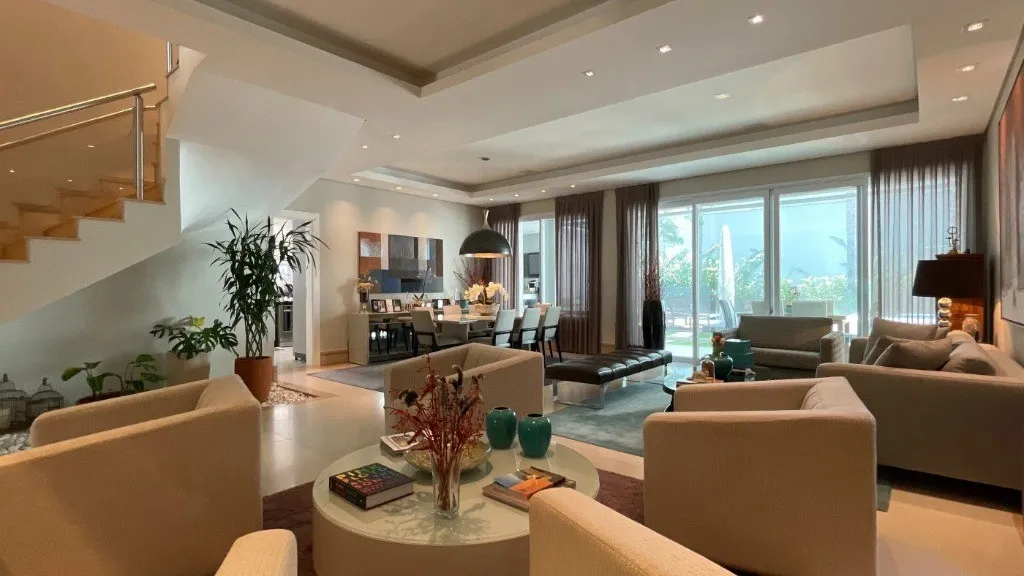 Imagem Imperdível casa em condomínio de luxo no Residencial Tamboré 10 em Santana de Parnaíba-SP: 4 quartos, 4 suítes, 5 banheiros, 4 vagas, 566m²!