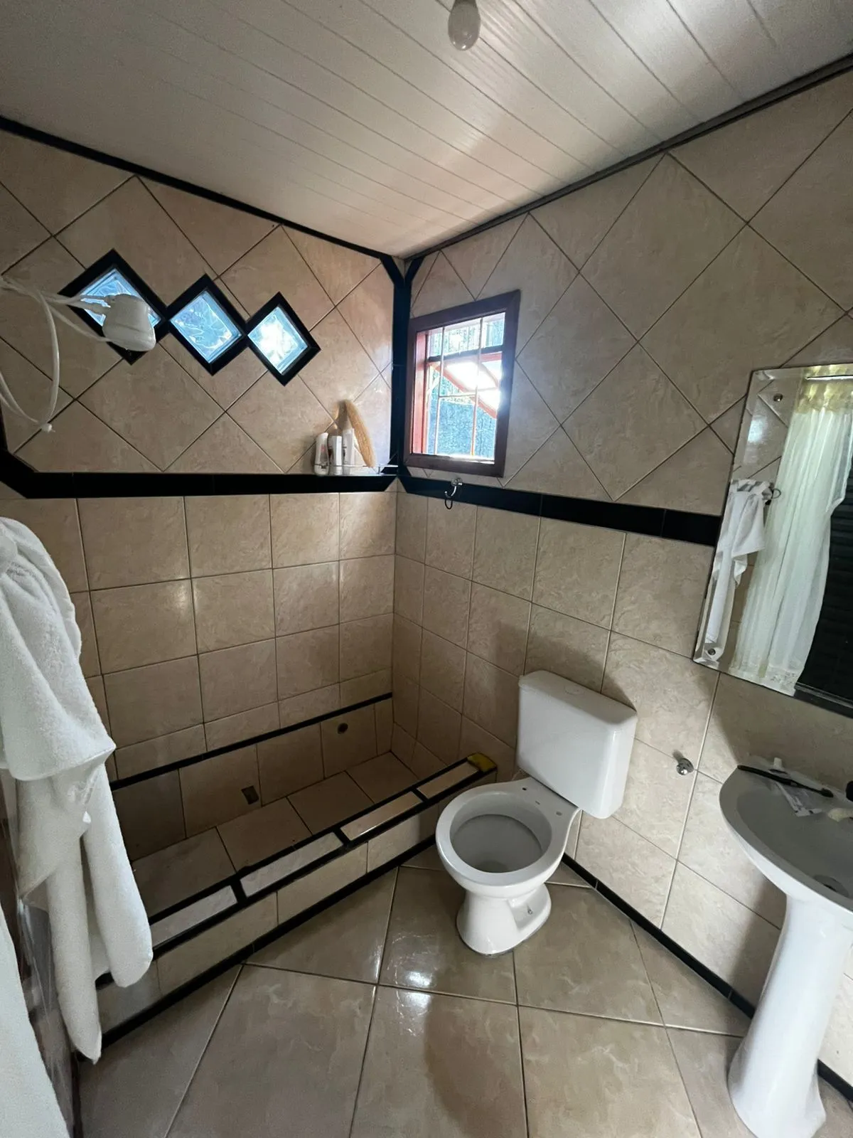 Imagem Terreno de 326m², com 02 casas de Madeira em excelentes condições, Passo d'areia
