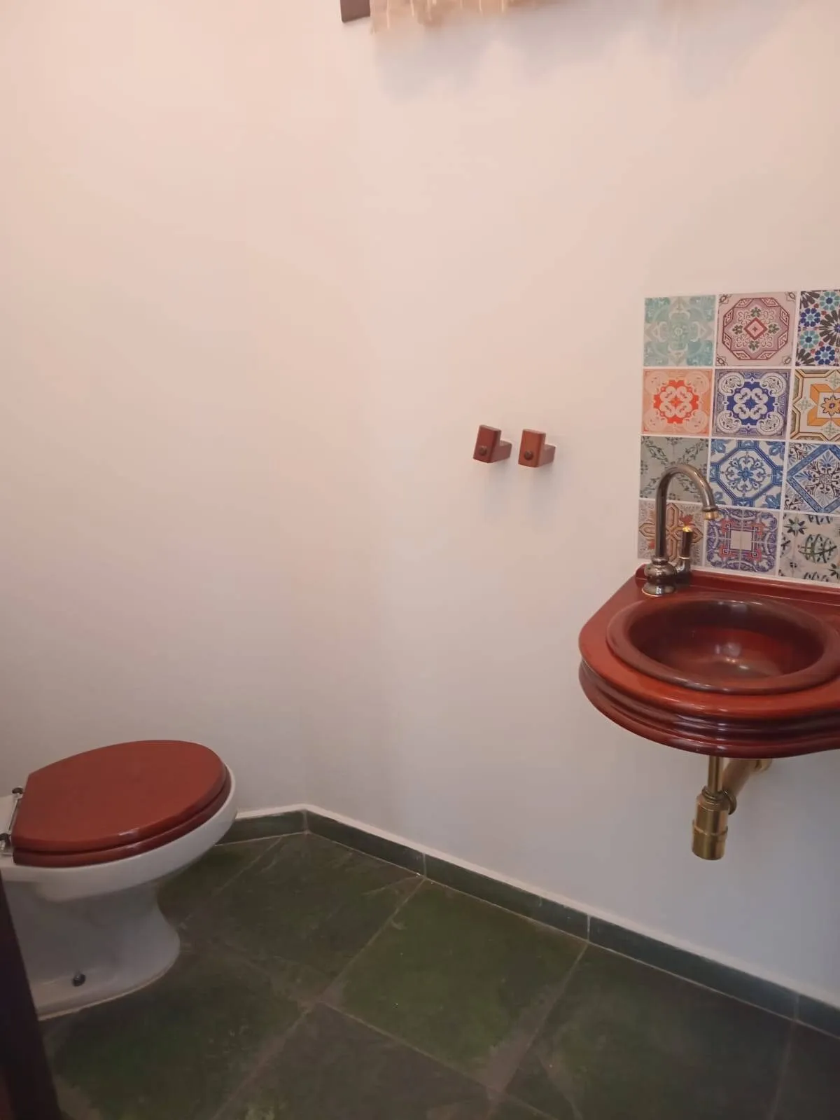 Imagem Espaçosa Casa à Venda em Alphaville 6 com 3 Suítes e Lazer Completo