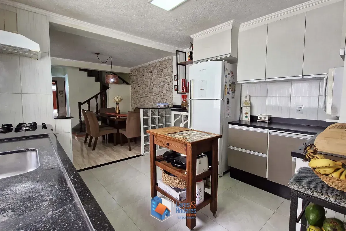 Imagem Sobrado para venda em Jaçanã com 4 quartos, sendo 1 suíte, 142m²