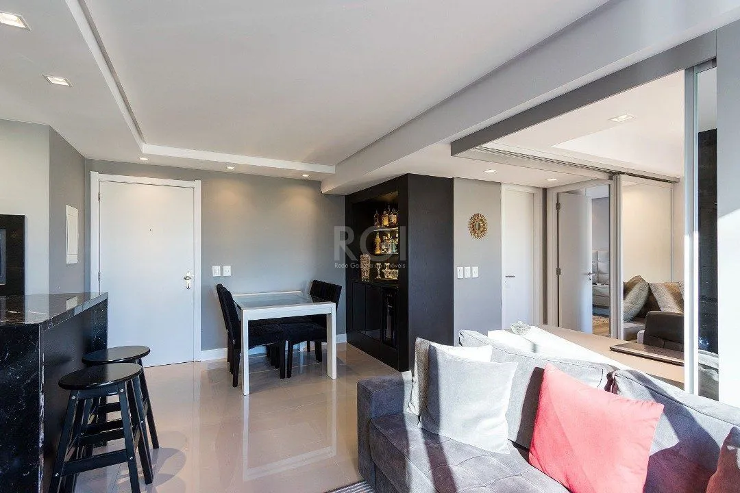 Imagem Apartamento | 2 Dormitórios | 1 Suíte | 1 Vaga | Bairro Cristal | Porteira Fechada