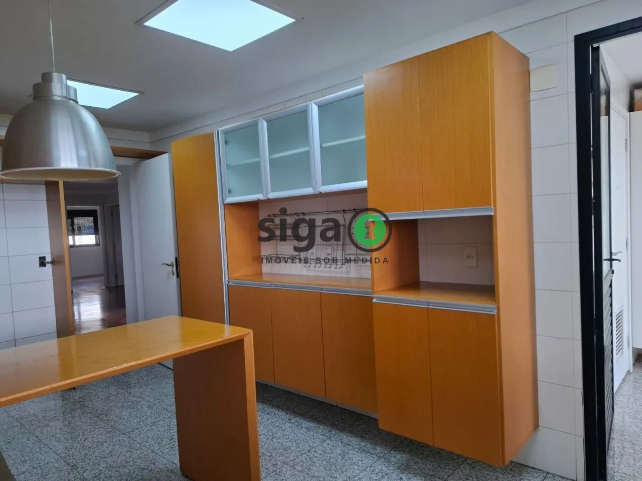 Imagem Apartamento disponível para locação - 400m²- 4 suítes - 5 vagas - Depósito privativo