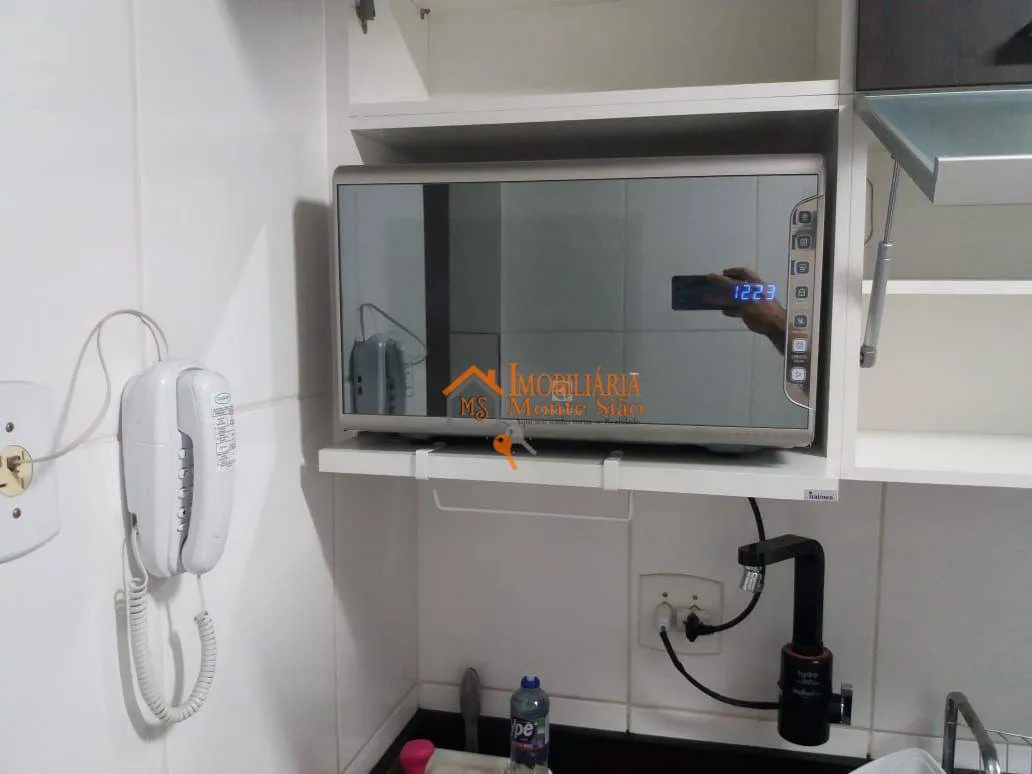 Imagem Apartamento com 2 dormitórios à venda, 48 m² por R$ 300.000,00 - Água Chata - Guarulhos/SP