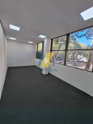 Imagem Prédio Comercial com Elevador | Andares Modulares para Empresas
