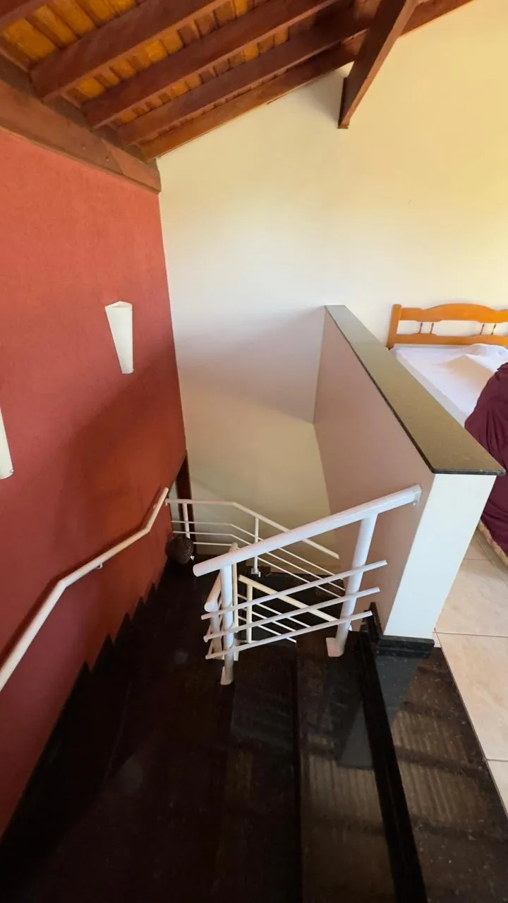 Imagem Imperdível casa de 5 quartos em condomínio no Estribo, Avaré-SP: 1 suíte, 1 sala, 4 banheiros, 4 vagas, 265m².