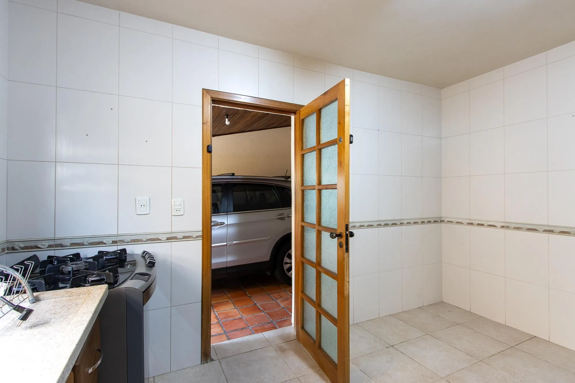 Imagem Casa de condomínio, 3 dormitórios, 1 suíte, 1 vaga coberta, no bairro Cristal.