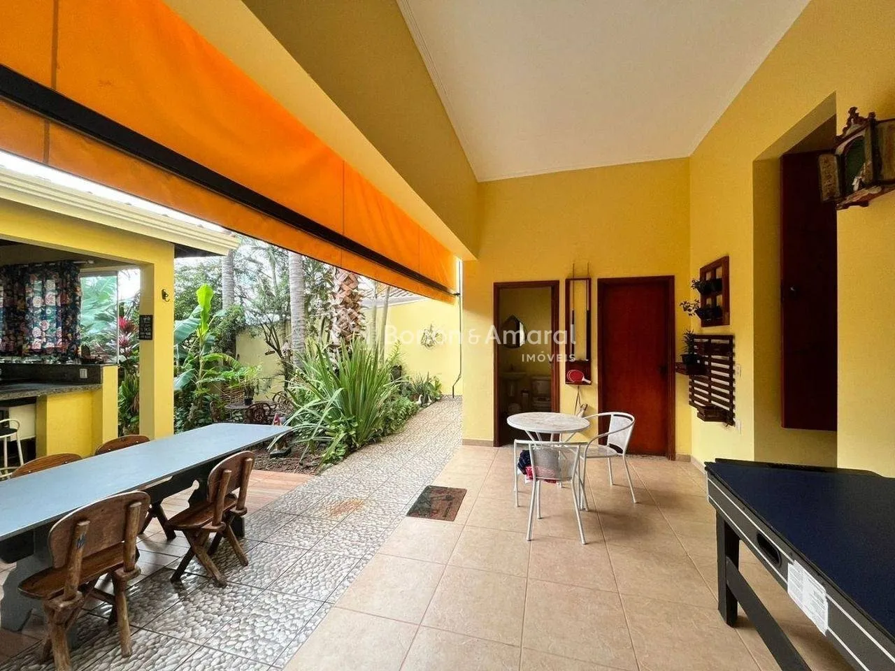 Imagem "Elegância e Conforto em Casa Assobradada no Melhor Condomínio de Valinhos-SP"