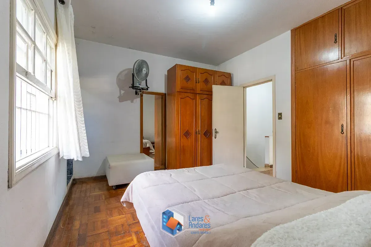 Imagem Sobrado para venda em Chácara Inglesa com 4 quartos, sendo 1 suíte, 181m²