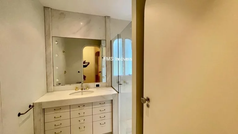 Imagem Imperdível oportunidade de investimento: Apartamento de luxo com 3 quartos e 210m² na Cerqueira César, São Paulo-SP