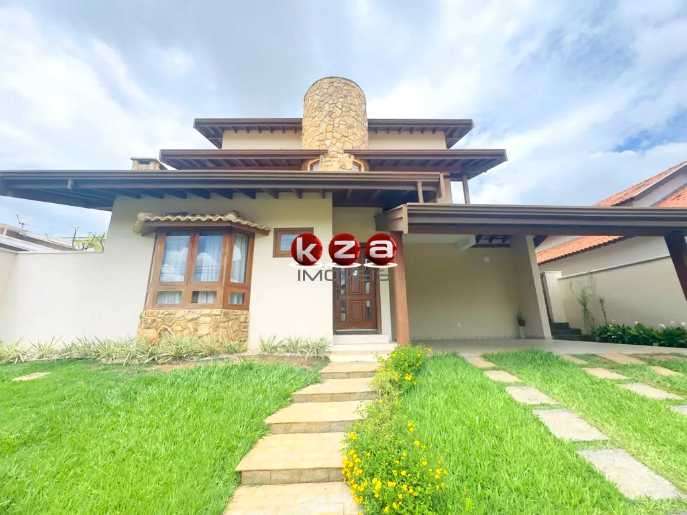 Imagem Casa de luxo à venda em Valinhos-SP no Condomínio Terras do Caribe: 3 quartos, 1 suite, 3 salas, 5 banheiros, 2 vagas e piscina, 289m².