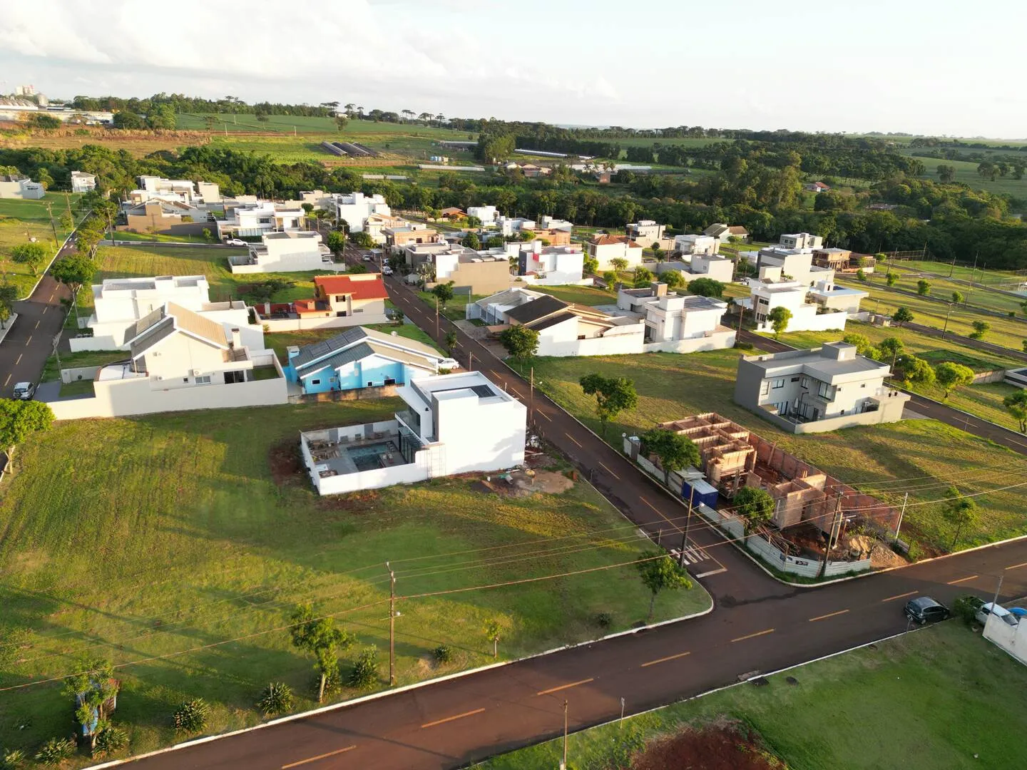 Imagem Terreno à venda em Condomínio, Bairro Cascavel Velho em Cascavel: Churrasqueira, Playground, Portaria 24h - Venda