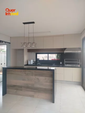 Imagem Linda Casa em Condomínio à Venda em Ribeirão Preto-SP, Bairro Vila do Golf! 3 Quartos, 3 Suítes, 1 Sala, 5 Banheiros, 4 Vagas de Garagem, 208m²!