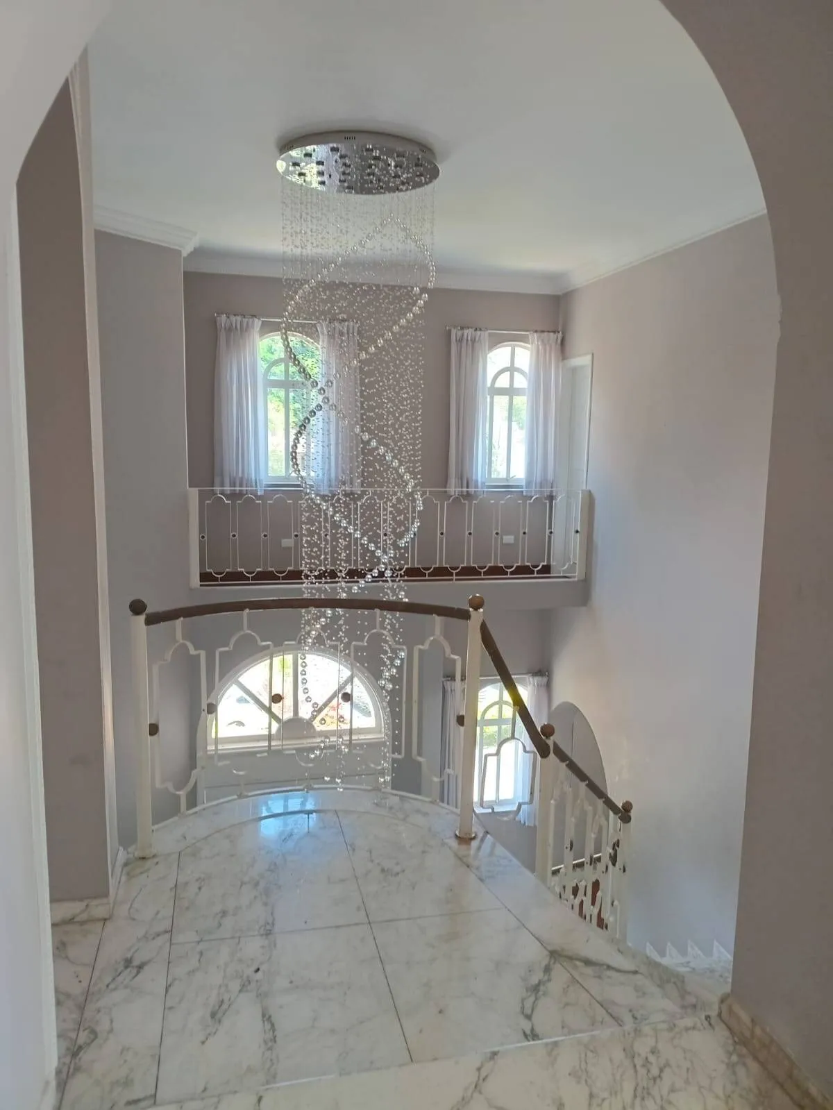 Imagem Casa dos Sonhos à Venda no Tamboré 1: Conforto, Lazer e Privacidade