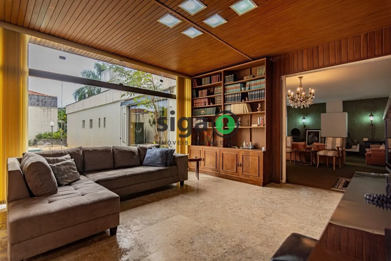 Imagem Casa a venda no Planalto Paulista, com 3 quartos e 6 vagas de garagem.