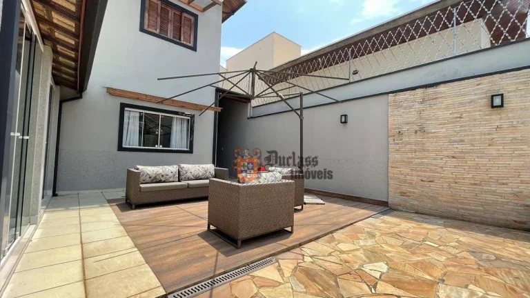 Imagem Sobrado com 3 dormitórios à venda, 180 m² por R$ 1.030.000 - Jardim Hípica Pinheiro - Taubaté/SP