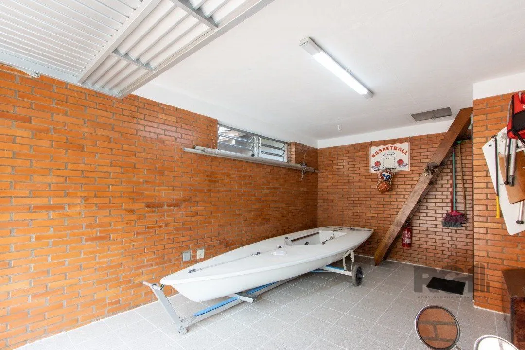 Imagem Casa para Venda - 220m², 3 dormitórios, sendo 2 suites, 5 vagas - Espirito Santo
