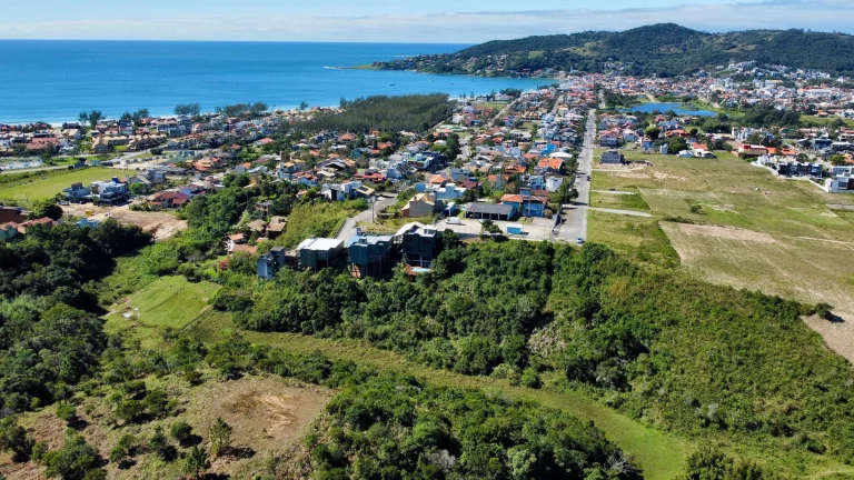 Imagem Terreno à venda em Garopaba-SC, bairro Ferraz, 810m² de área - Oportunidade única!