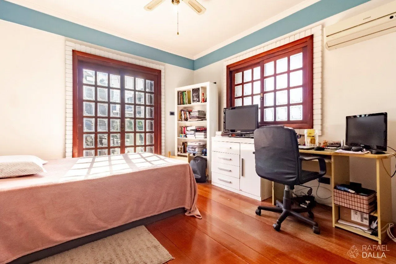 Imagem Casa para Venda - 574m², 3 dormitórios, sendo 2 suites, 8 vagas - Jardim Planalto