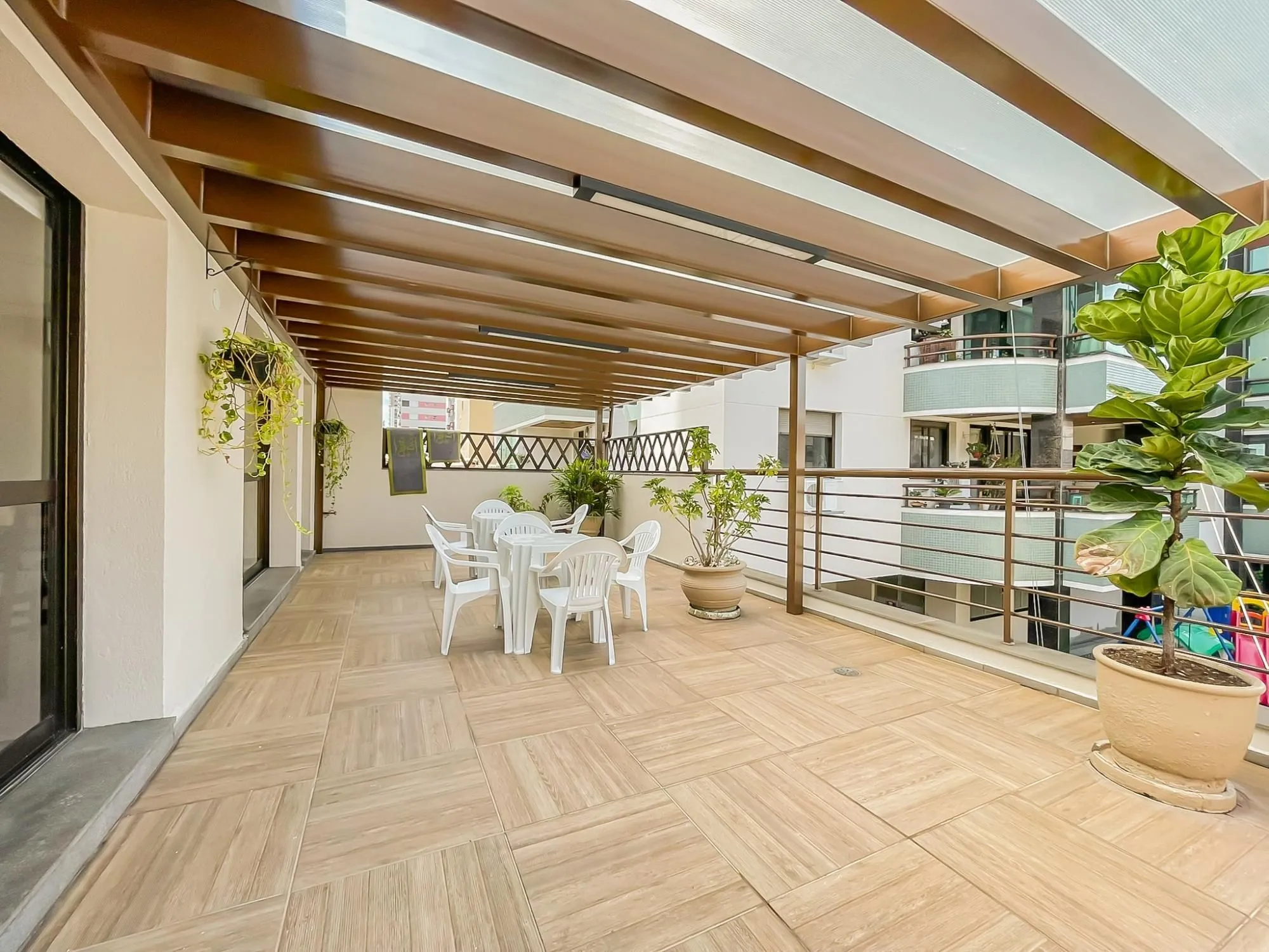 Imagem Lindo apartamento 03 dormitórios, duas vagas Coração Menino Deus