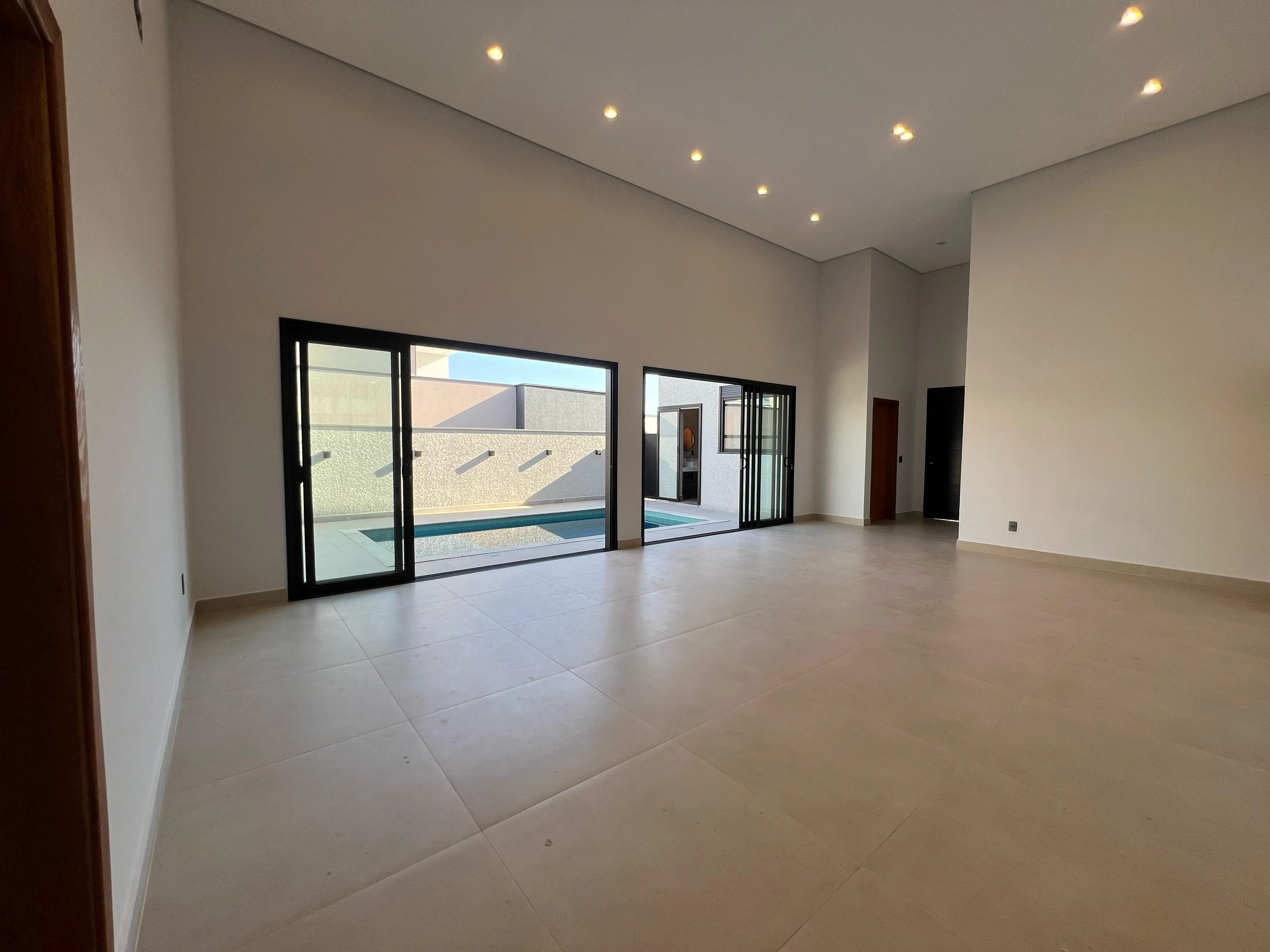 Imagem Exclusiva Casa Térrea com 4 Suítes e Piscina no Alphaville Nova Esplanada 3