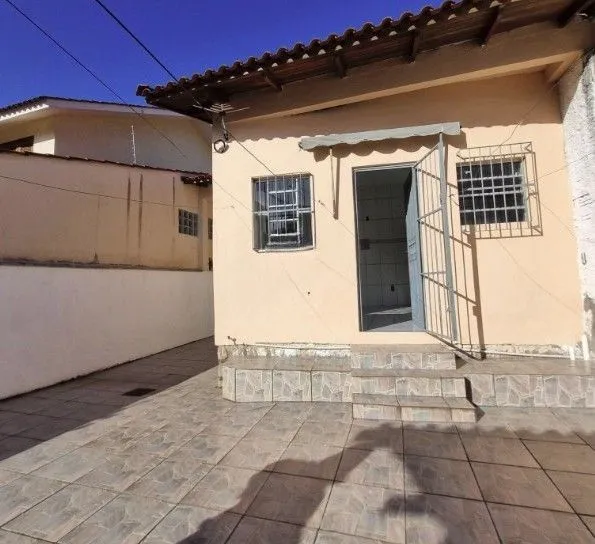 Imagem Casa de 2 dormitórios para venda ,pronta para morar no bairro Santo Antônio em Porto Alegre/RS.