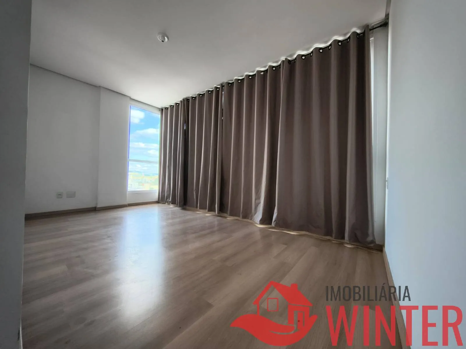 Imagem Lindo apartamento semi mobiliado de 3 quartos no centro de Feliz.