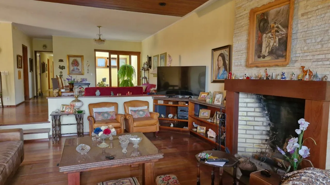 Imagem Casa de Cinema na Glória, com 500m² de área privada, 3 dormitórios, piscina, horta, lareira, elevador, gradeada 4 garagens