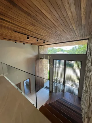 Imagem Com ambientes amplos e moderno essa casa decorada com quatro suítes e área gourmet a venda na Praia do Forte
