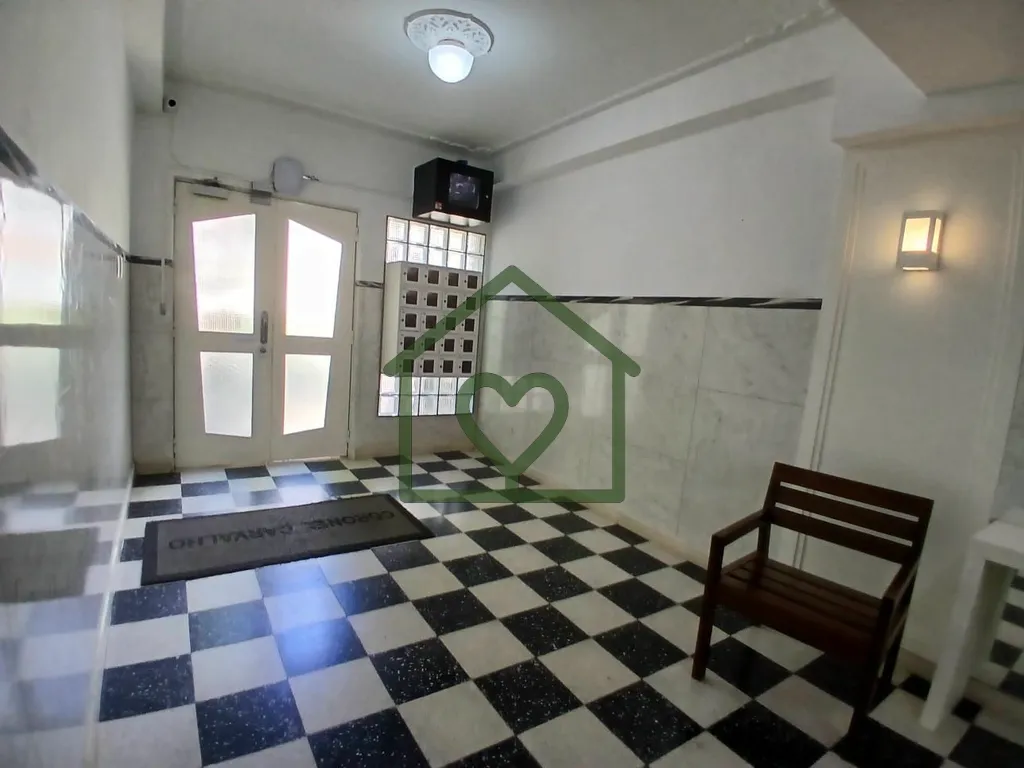 Imagem Oportunidade! Apartamento mobiliado, desocupado e pronto para morar no bairro Independência, com 2 ...