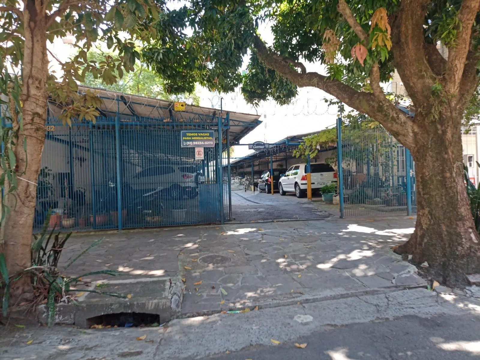 Imagem Térreo com pátio Semimobiliado, 2 Dormitórios, Próximo ao Praia de Belas