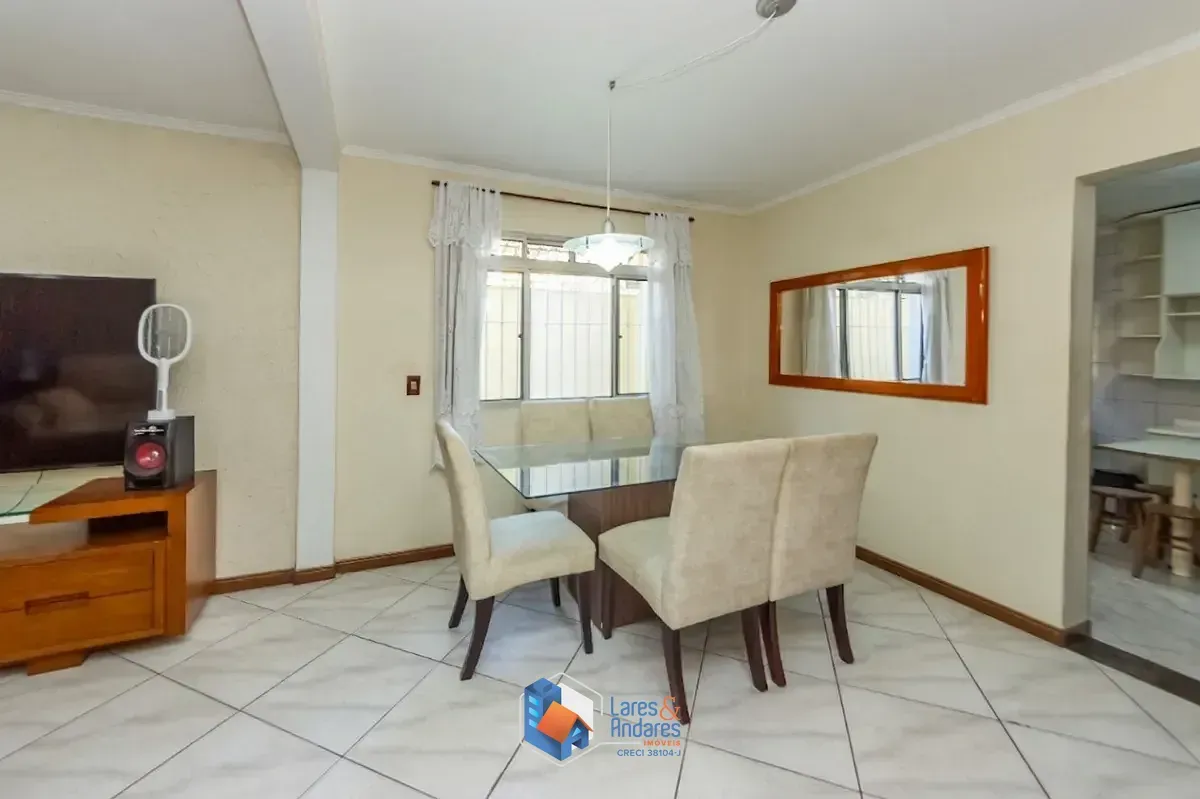 Imagem Sobrado para venda em São Judas com 4 quartos, sendo 1 suíte, 202m²