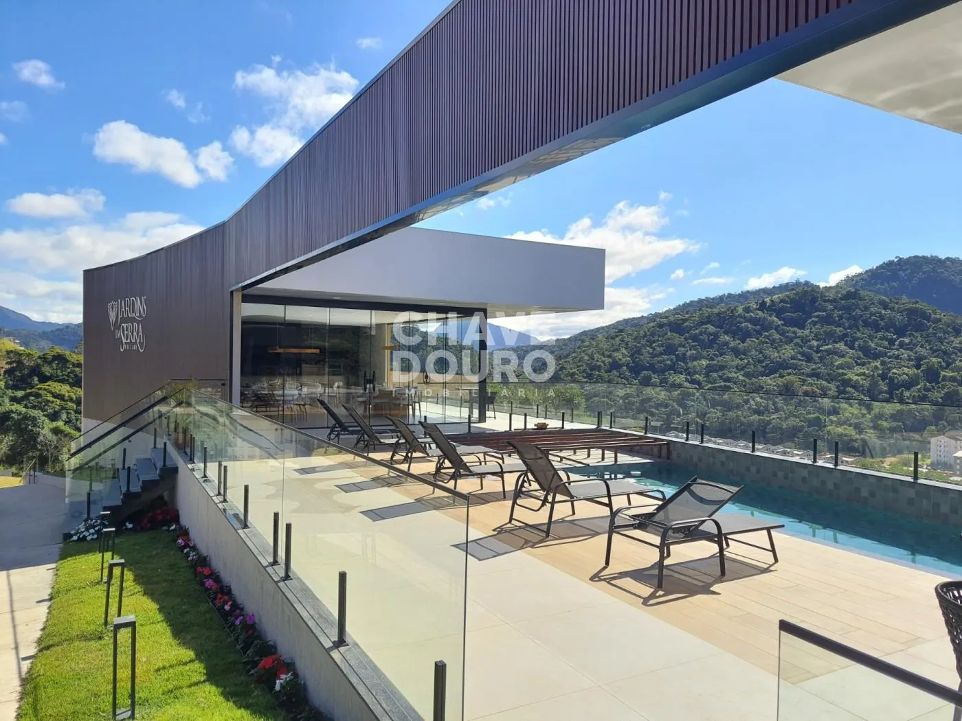 Imagem Lote com 246m² em condomínio próximo do centro de Teresópolis